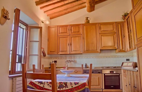 Asciano Villa | Villa 'Podere Viepri - In Esclusiva' with Private Pool, Private Terrace and Wi-Fi