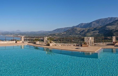 Exopoli House | Villa Pomegrante