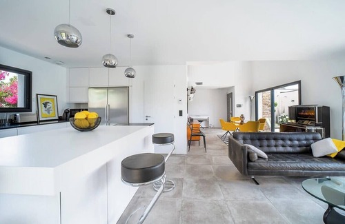 Massilia Villa | Villa - Pool/Jukebox/6 People