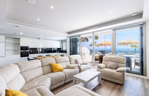 Vilafortuny Villa | VILLA PORTOFINO Luxury beachfront house in Cambrils with private pool.