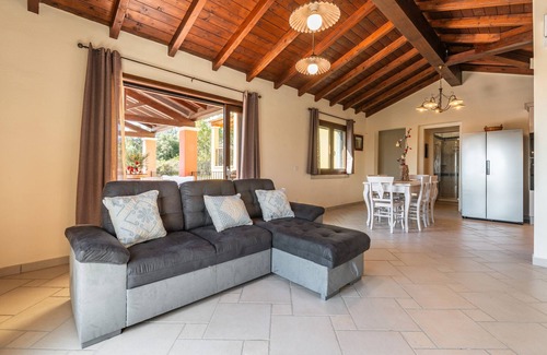 Castiadas Villa | Villa 'Pretziosa' with Private Pool, Wi-Fi and Air Conditioning