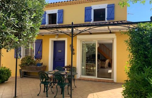 La Londe-les-Maures Villa | Villa provençale pour 4 adultes et 2 enfants