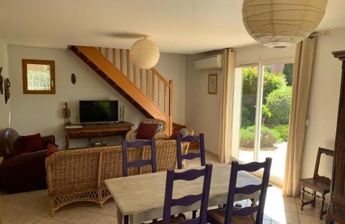 La Londe-les-Maures Villa | Villa provençale pour 4 adultes et 2 enfants
