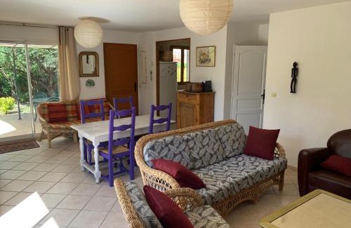 La Londe-les-Maures Villa | Villa provençale pour 4 adultes et 2 enfants