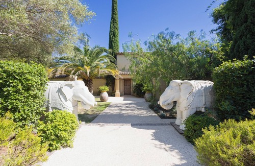Sainte-Maxime - Saint-Tropez Villa | Villa Provençale with Exceptional 25m Mirror Pool - 6 to 7 Pers.