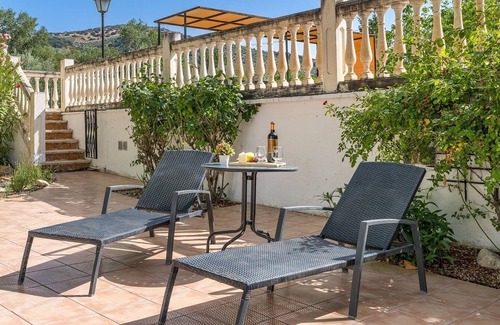 Montefrio Villa | Villa Puente Romano Montefrío by Ruralidays