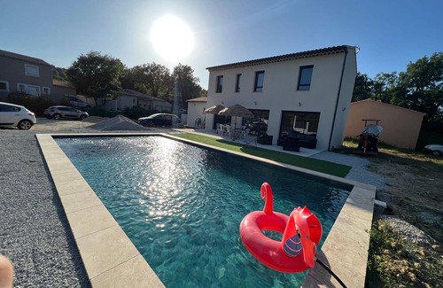 Provence Villa | Villa Récente 6/8 Pers Avec Piscine Dans un Village Atypique du Luberon