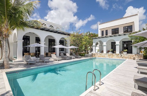 Tulum Villa | Villa Raes Tulum – Spacious Villa with, 2 Pools, Fitness room & Pickleball Court