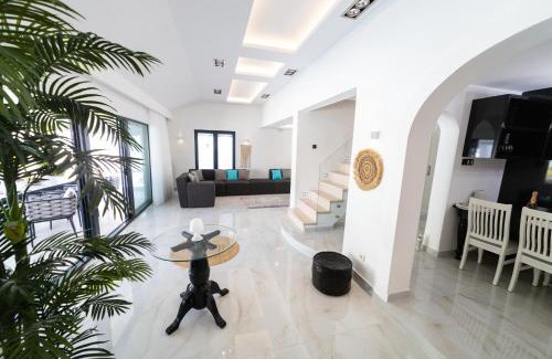 Central Serbia Villa | Villa Ring Pool & Padel Belgrade