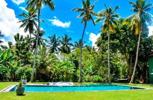 Ambalangoda Villa | Villa Ronnaduwa - Colonial Villa with massive garden (30,000ft2), pool and staff