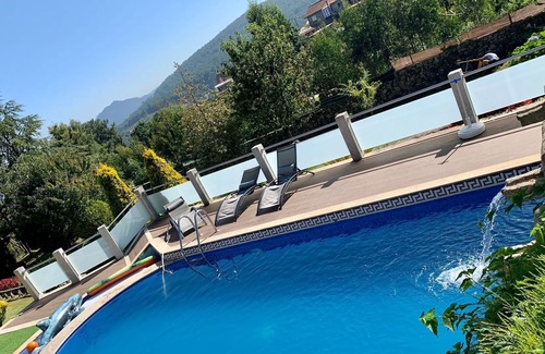 Baiona Ski Chalet | Villa Roots. Villa with pool 10 min from the beach