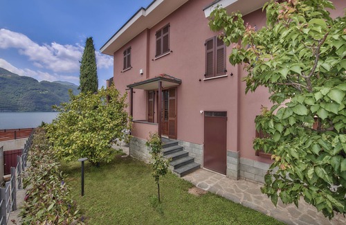Lierna Villa | Villa 'Rosa' with Lake View, Wi-Fi and Air Conditioning