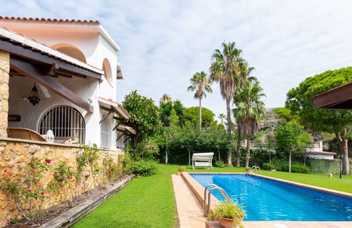El Roc de Sant Gaieta Villa | Villa Roses R212 with large garden and private pool 600 meters from the beach