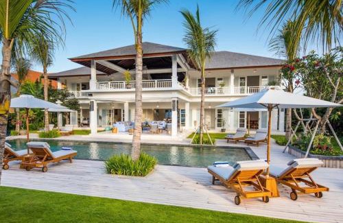 Batu Bolong Villa | Villa Royal Canggu Secluded 6BR Luxury Walking Distance to Echo Beach