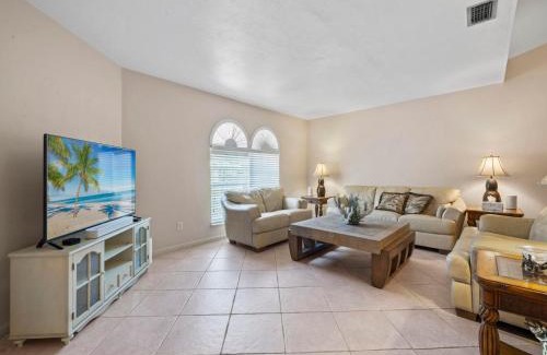 Lochmoor Waterway Estates House | Villa Royal Palms