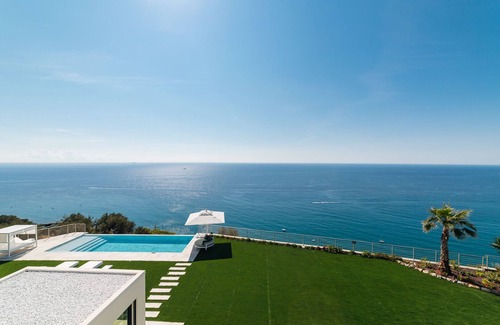 Imperia Villa | Villa Sabrina Riviera dei Fiori a Picco sul Mare with Pool, Wellness & SPA