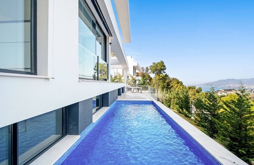 Pinares de San Anton Villa | Villa San Antón with Pool I
