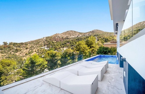 Pinares de San Anton Villa | Villa San Antón with Pool I