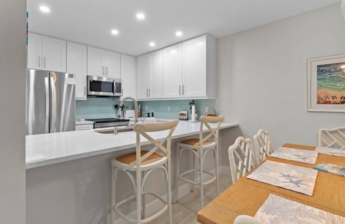 Sanibel Condo | Villa Sanibel 2D: Ground-Floor with Pool View & Direct Beach Access
