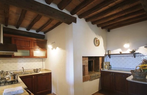 Monteroni d'Arbia Villa | Villa Santo Stefano. up to 14 sleeps. Pool