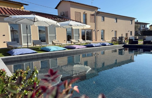 Sarzana Villa | VILLA SENSAZIONE spacious 6-bedroom villa in Sarzana with WiFi, AC, fitness room