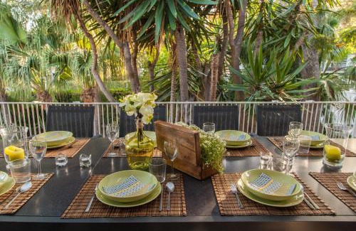 Passeig Maritim Villa | Villa Sitges Tupinetti Beach at 1 min walk Amaizing Garden and View Center Sitges 5 minutes walk