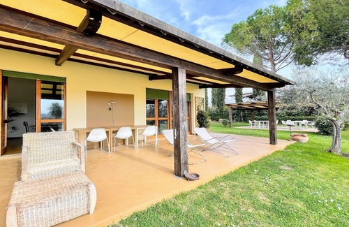 Pietrauta Villa | VILLA SOLE VINO/EXC POOL/SLPS 15/EXC GROUNDS + GARDENS/1 KM TO PIZZARIA/SHOPS