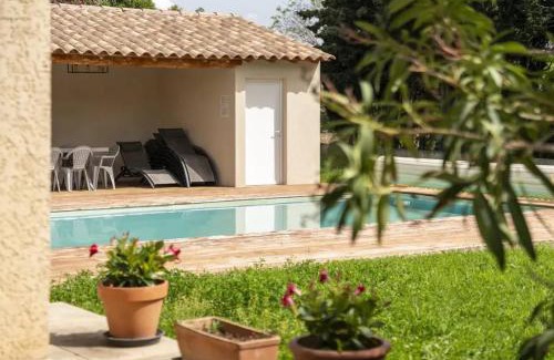 Saint-Laurent-La-Vernede Villa | Villa spacieuse avec piscine à Saint-Laurent-la-Vernède