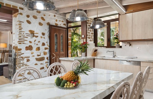 Old Town Villa | Villa Splantzia-heated Pool-garden-2 min Chania Port