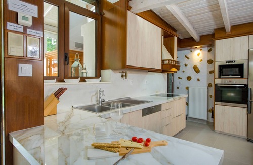 Old Town Villa | Villa Splantzia-heated Pool-garden-2 min Chania Port