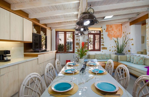 Old Town Villa | Villa Splantzia-heated Pool-garden-2 min Chania Port