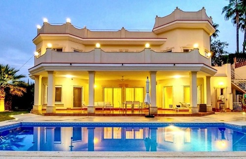 Urbanizacion el Rosario Villa | Villa SVIM, walking distance to the beach!
