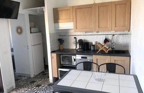 Port Leucate Villa | Villa T2, 4 pers, face à la mer, terrasse, parking privé, à 400m des commerces, plage devant! - FR-1-81-462