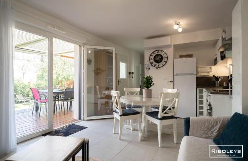 Vias Villa | Villa T3 à 400m de la plage avec piscine