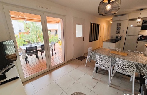 Vias Villa | Villa T3 climatisée en résidence avec piscine