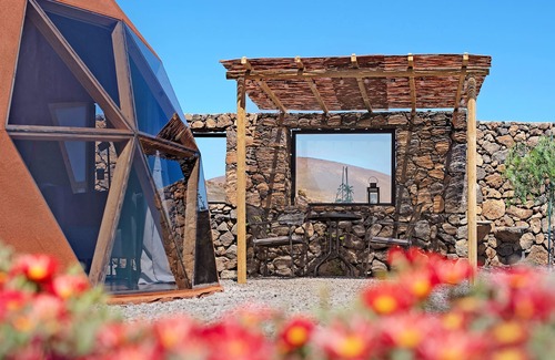 Guatiza Villa | Villa Tara Domo surrounded by volcanic landscape, with sea view & Wi-Fi
