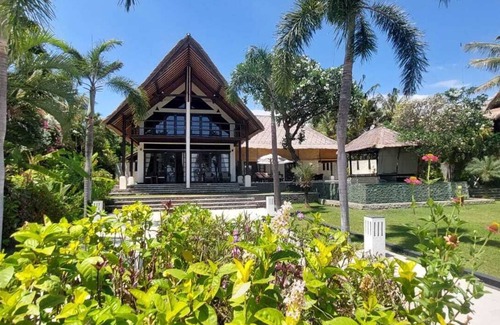 Lokapaksa Villa | VILLA TERANG BULAN: 4BR beachfront villa with private pool, jacuzzi & butler