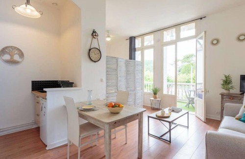 Pontaillac Apartment | Villa Thaïs by Interhome
