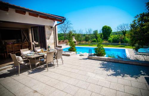 Trn Villa | Villa Tia