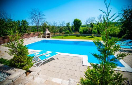 Trn Villa | Villa Tia