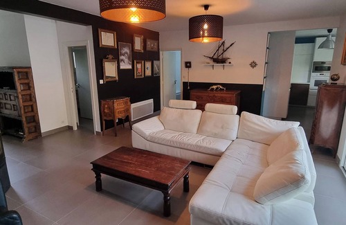Lacanau Villa | Villa "Tré les Pins" *, 7 bedrooms, 100m from LAC DE LACANAU LAKE