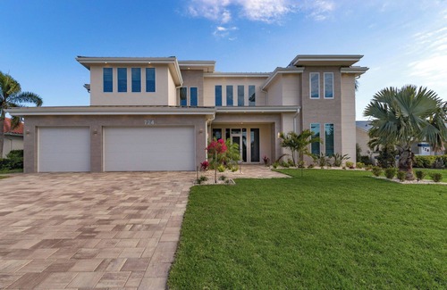 Pelican Villa | Villa Transformer - Three Bedroom Villa, Sleeps 12