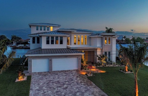 Pelican Villa | Villa Transformer - Three Bedroom Villa, Sleeps 12