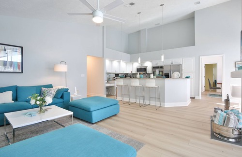 Palma Sola House | Villa Treasure Island - Beautifully Renovated Private Pool Home w/Hottub