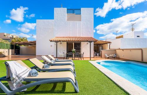 Candelaria Villa | Villa Trueno Refugio de Lujo con Piscina Climatizada y Vistas