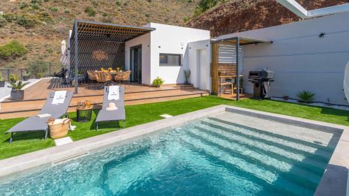 Torrox House | Villa Turística Palomas Torrox by Ruralidays