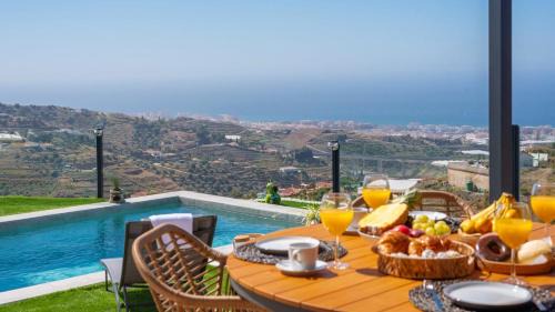 Torrox House | Villa Turística Palomas Torrox by Ruralidays