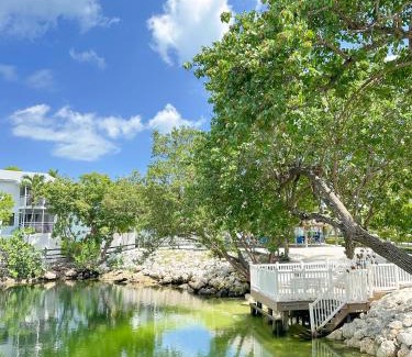 Key Largo Apartment | Villa Valbuena Azul Escape 2 Kings Key Largo Pickleball Tennis Pool Lagoon