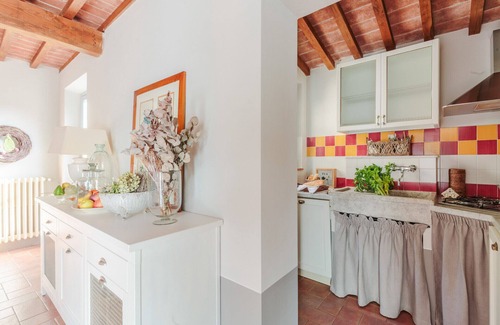 Lamporecchio Villa | Villa Veranda with shared Pool in a Borgo