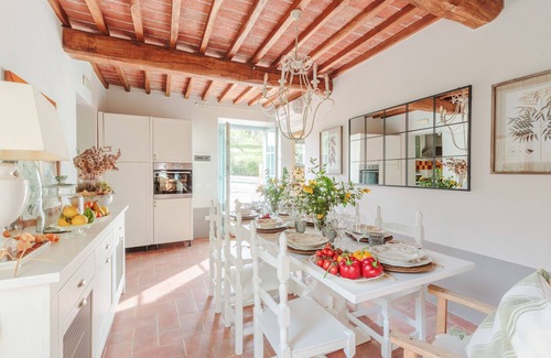 Lamporecchio Villa | Villa Veranda with shared Pool in a Borgo